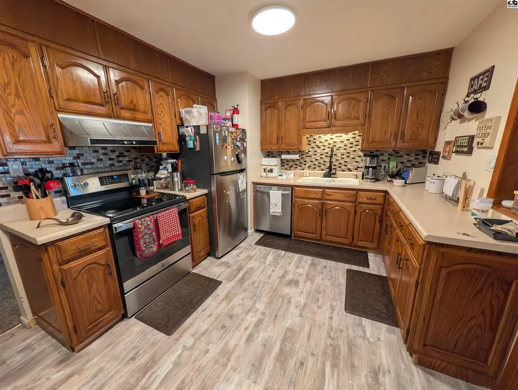 14 S Swarens Street Hutchinson KS 67502