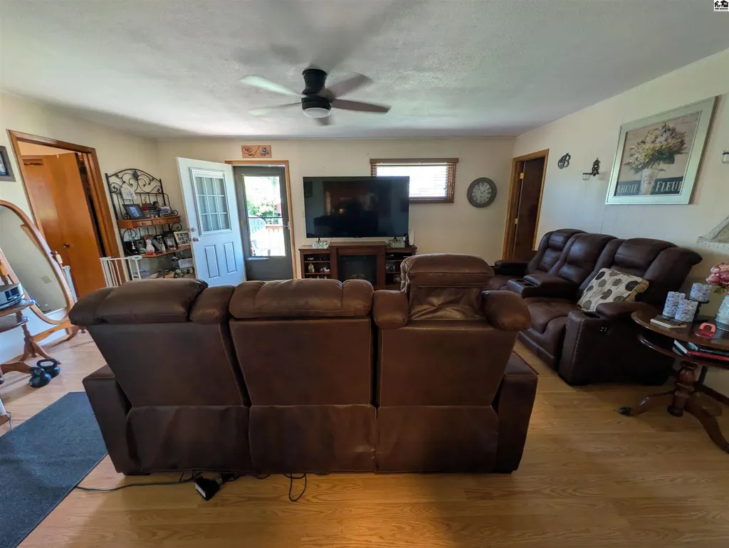 14 S Swarens Street Hutchinson KS 67502