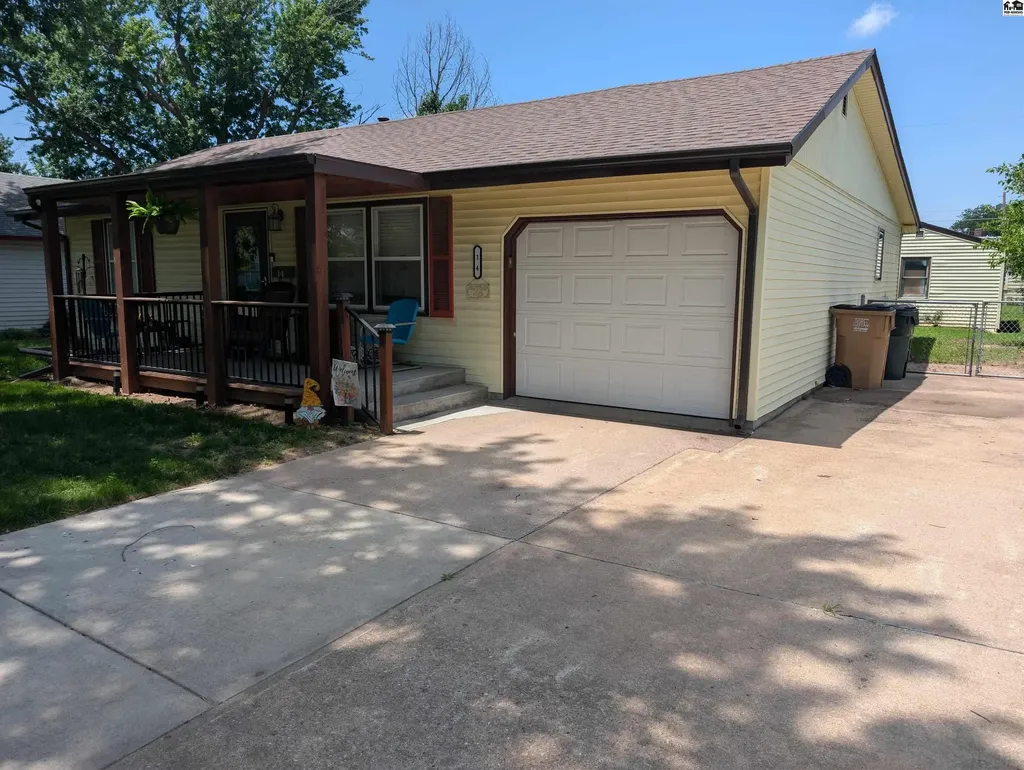 14 Swarens Street Hutchinson KS 67502