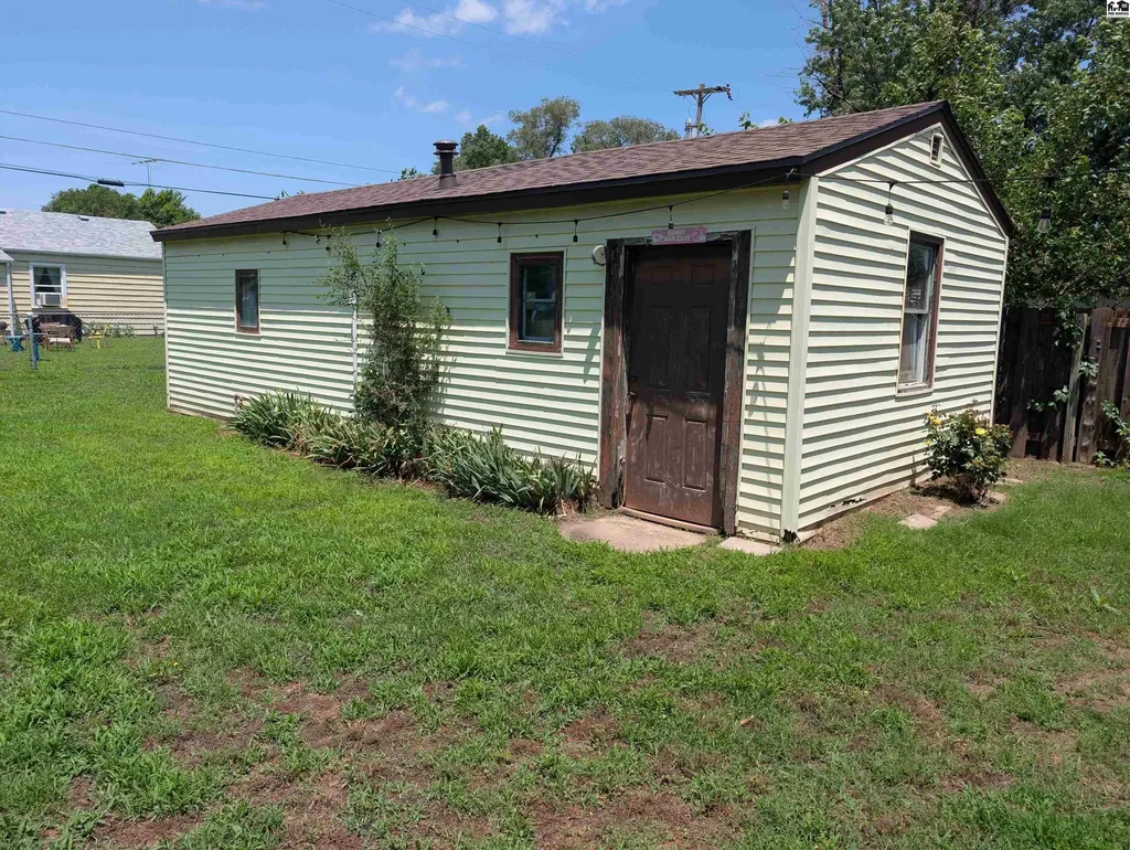 14 Swarens Street Hutchinson KS 67502