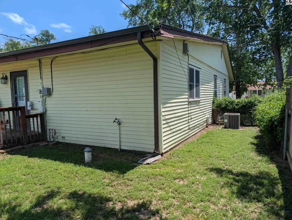 14 Swarens Street Hutchinson KS 67502