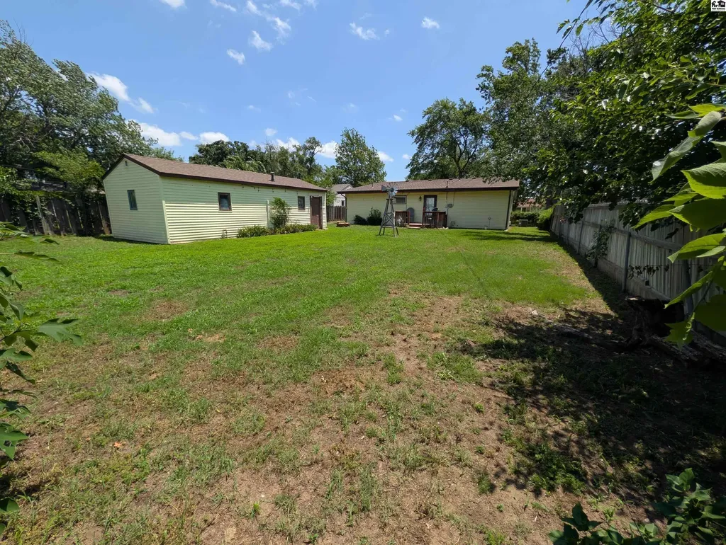 14 Swarens Street Hutchinson KS 67502