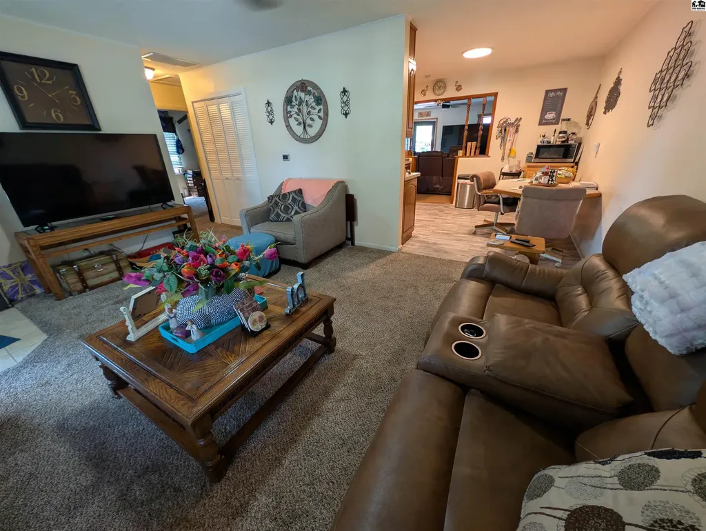 14 S Swarens Street Hutchinson KS 67502