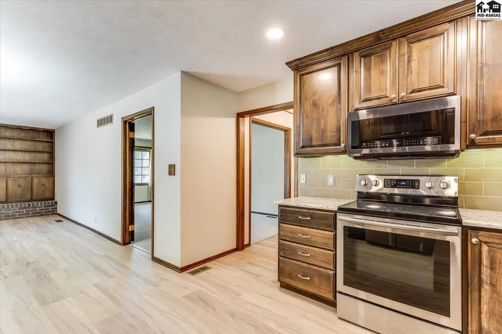 2402 Kipling Place Hutchinson KS 67502