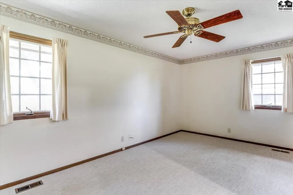2402 Kipling Place Hutchinson KS 67502