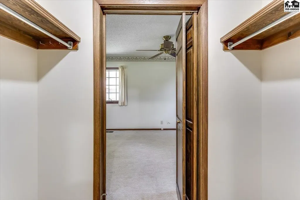 2402 Kipling Place Hutchinson KS 67502