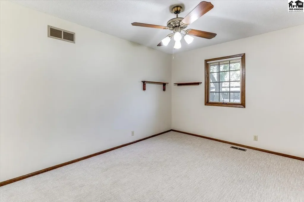 2402 Kipling Place Hutchinson KS 67502