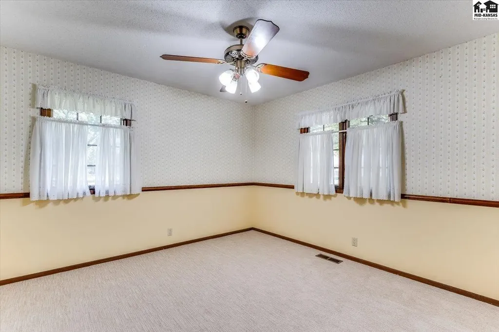 2402 Kipling Place Hutchinson KS 67502