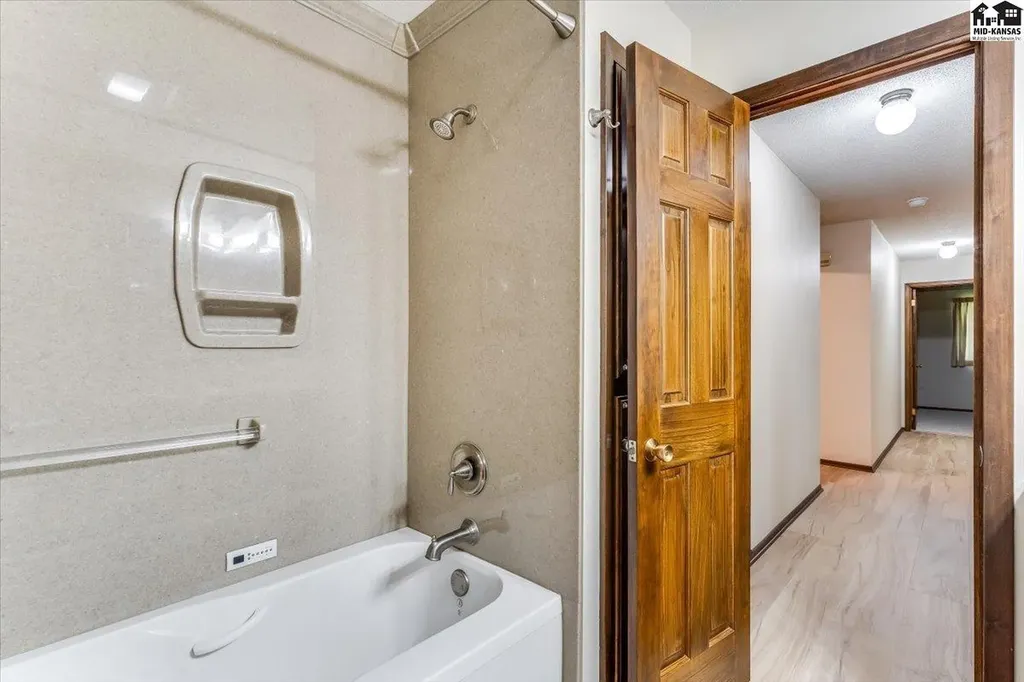 2402 Kipling Place Hutchinson KS 67502