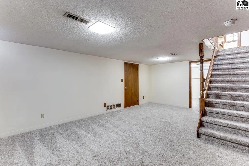 2402 Kipling Place Hutchinson KS 67502