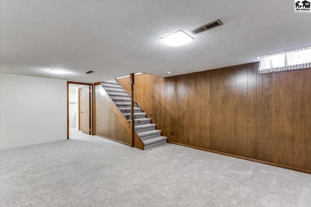 2402 Kipling Place Hutchinson KS 67502