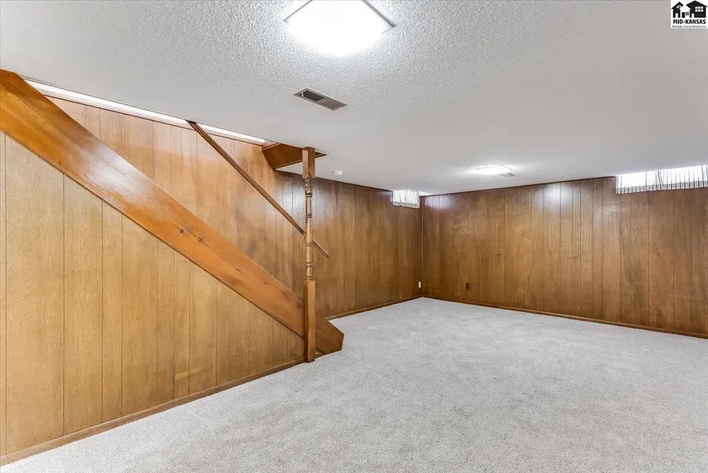 2402 Kipling Place Hutchinson KS 67502