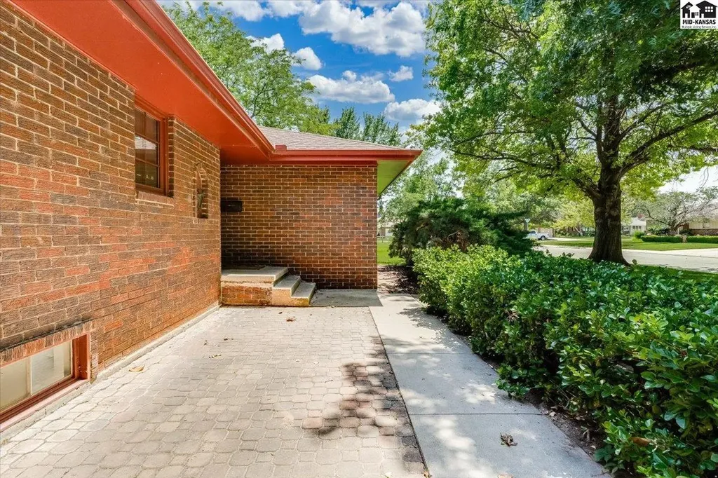 2402 Kipling Place Hutchinson KS 67502