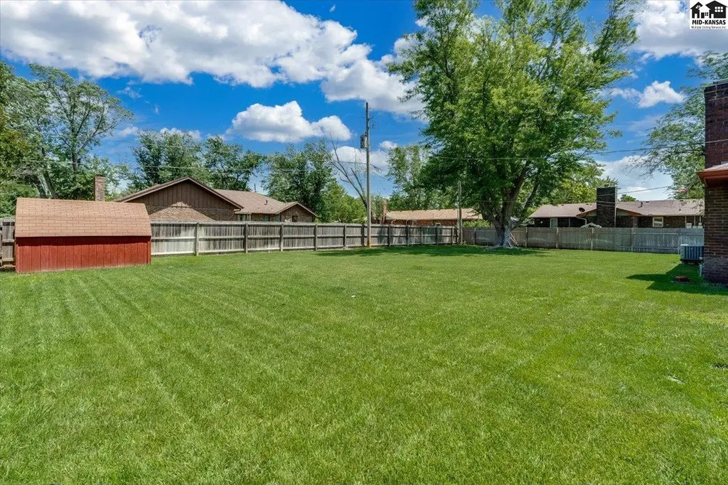 2402 Kipling Place Hutchinson KS 67502