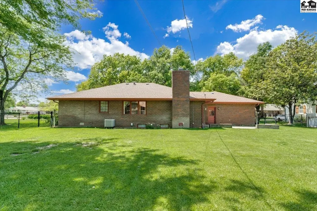 2402 Kipling Place Hutchinson KS 67502