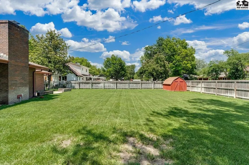 2402 Kipling Place Hutchinson KS 67502