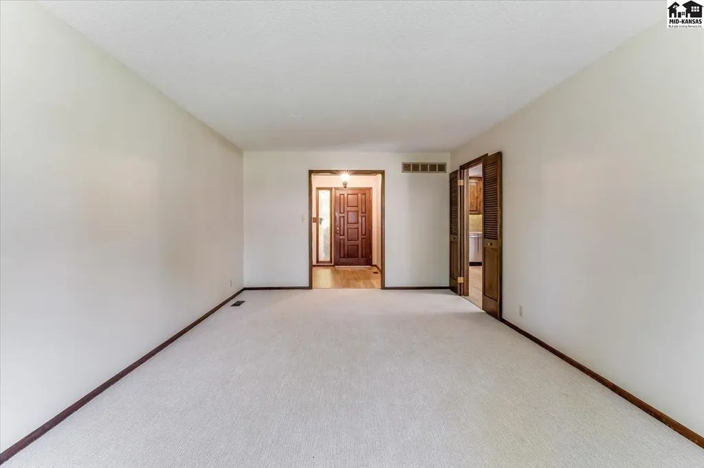 2402 Kipling Place Hutchinson KS 67502
