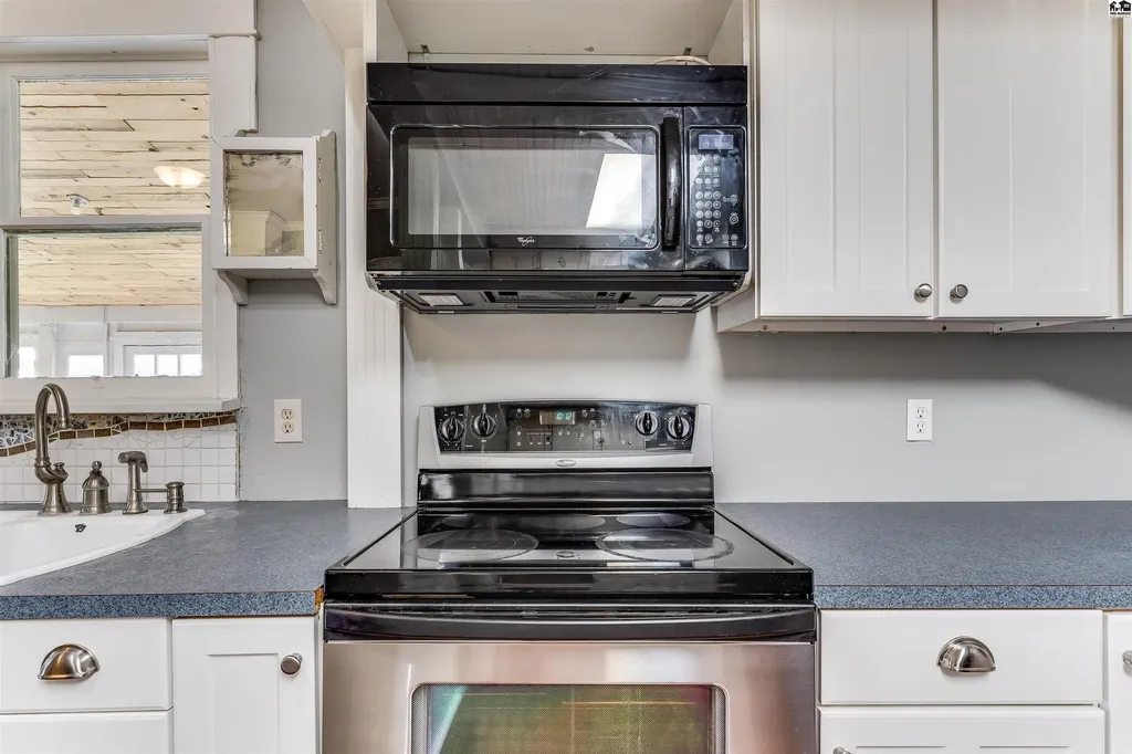 13113 S Victory Road Haven KS 67543