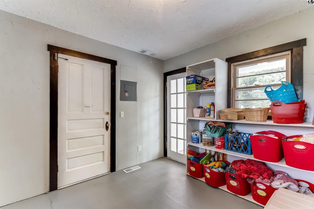 13113 S Victory Road Haven KS 67543