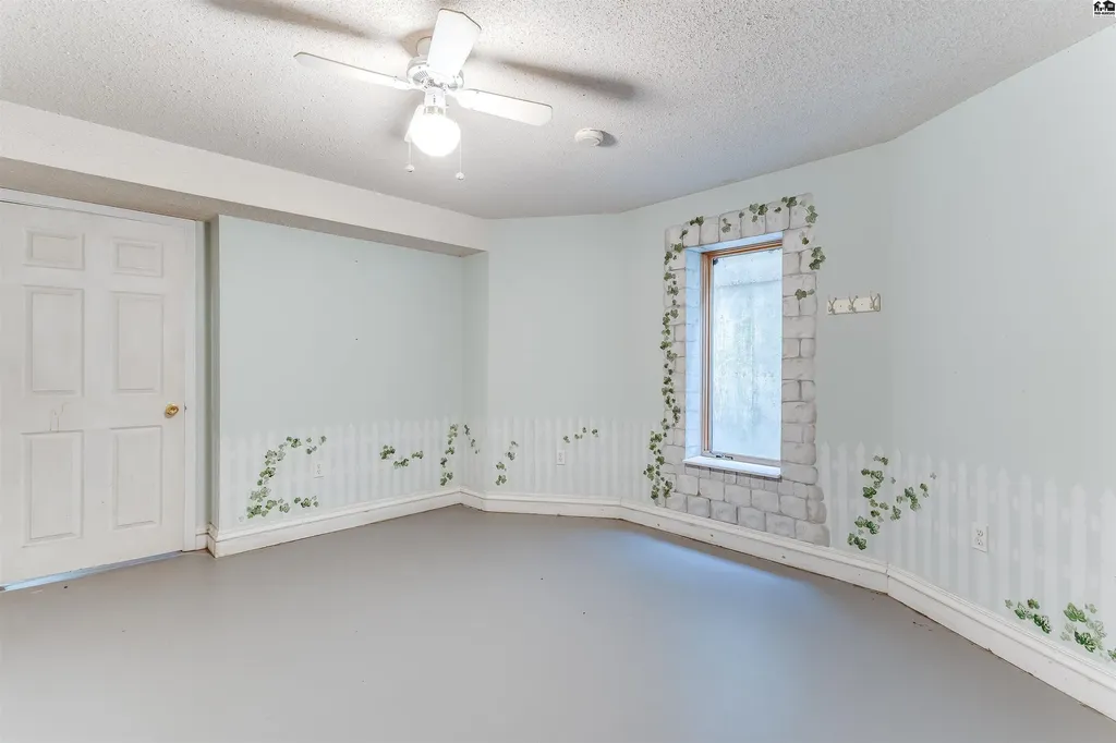 13113 S Victory Road Haven KS 67543