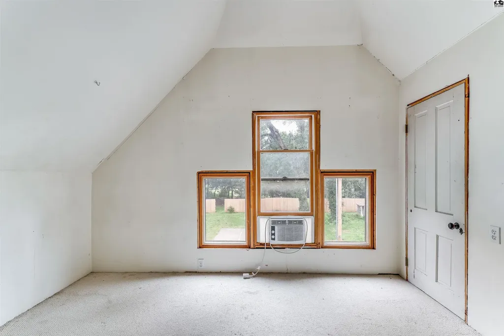 13113 S Victory Road Haven KS 67543