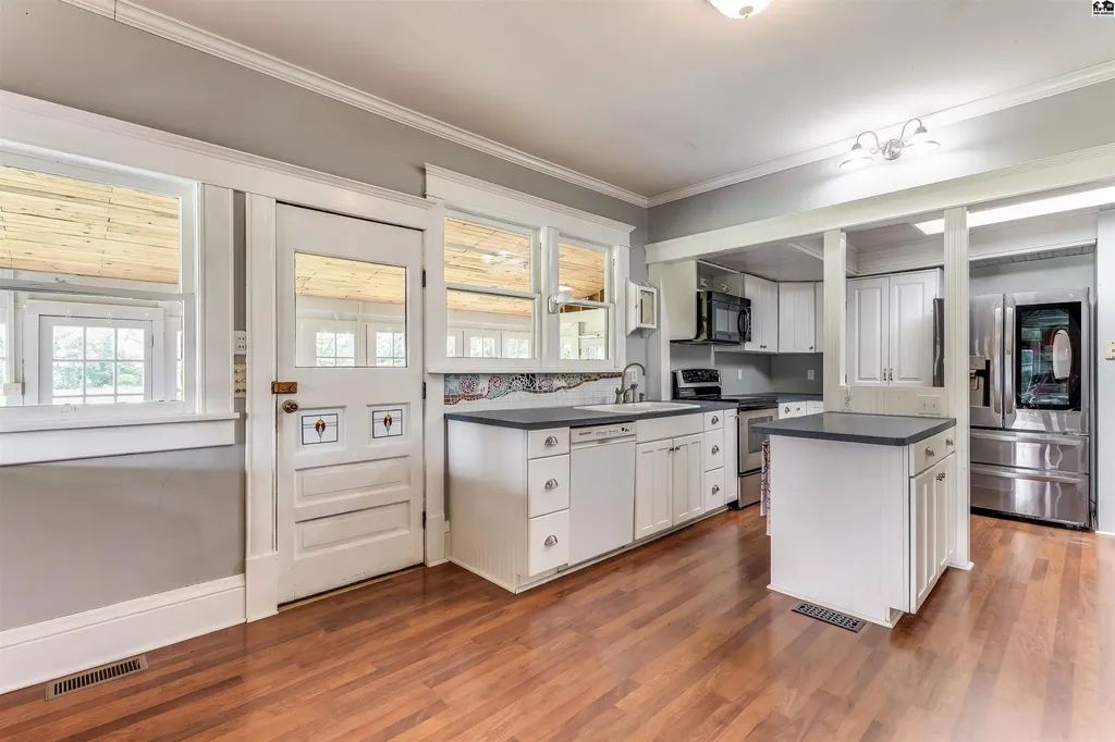 13113 S Victory Road Haven KS 67543