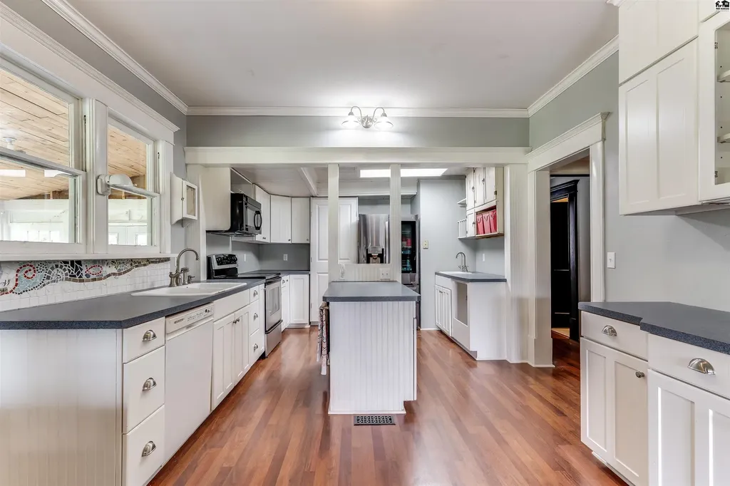 13113 S Victory Road Haven KS 67543