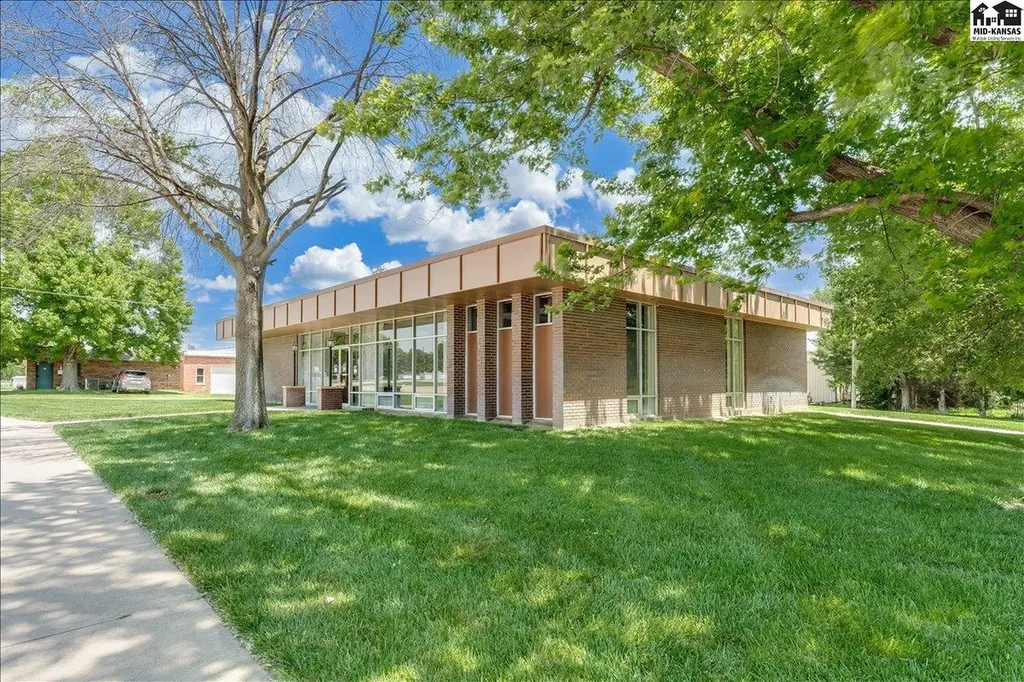 116 S Lincoln Arlington KS 67514