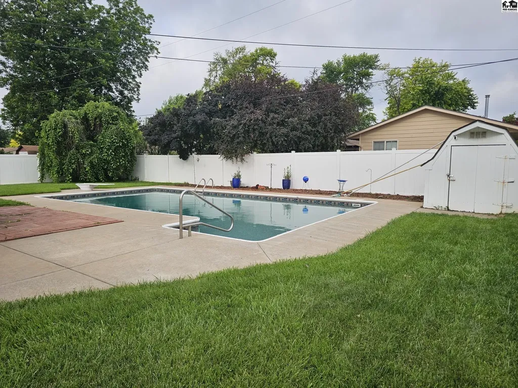2503 Rambler Road Hutchinson KS 67502