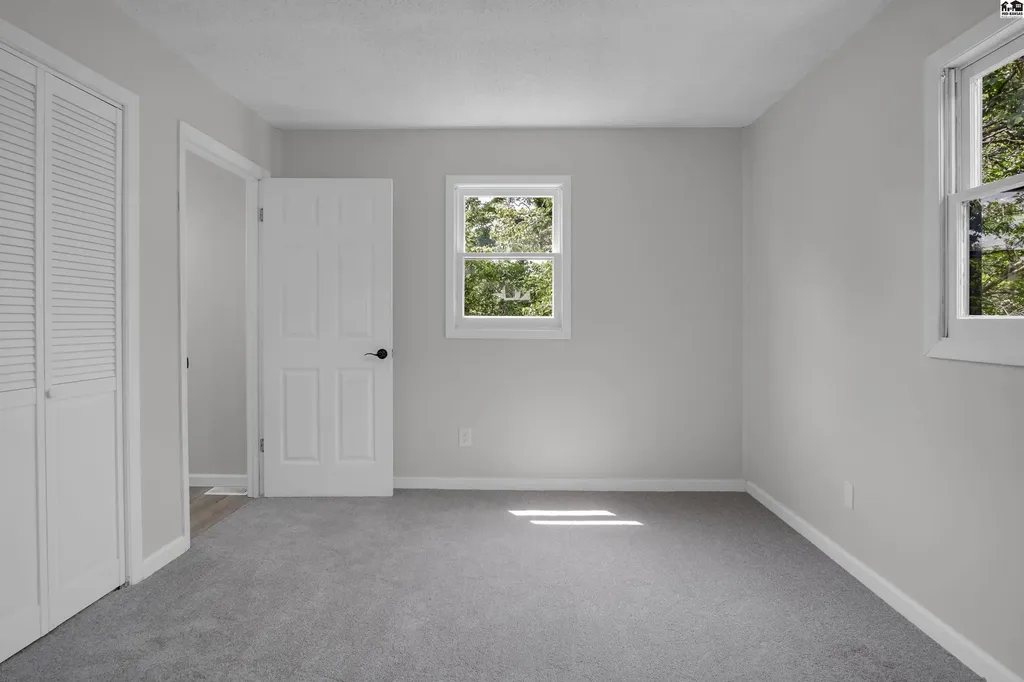 68 Morningside Street South Hutchinson KS 67505