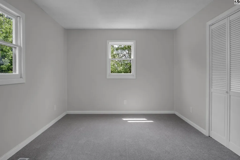 68 Morningside Street South Hutchinson KS 67505