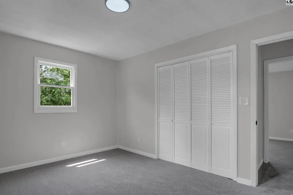 68 Morningside Street South Hutchinson KS 67505
