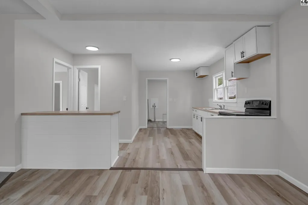 68 Morningside Street South Hutchinson KS 67505