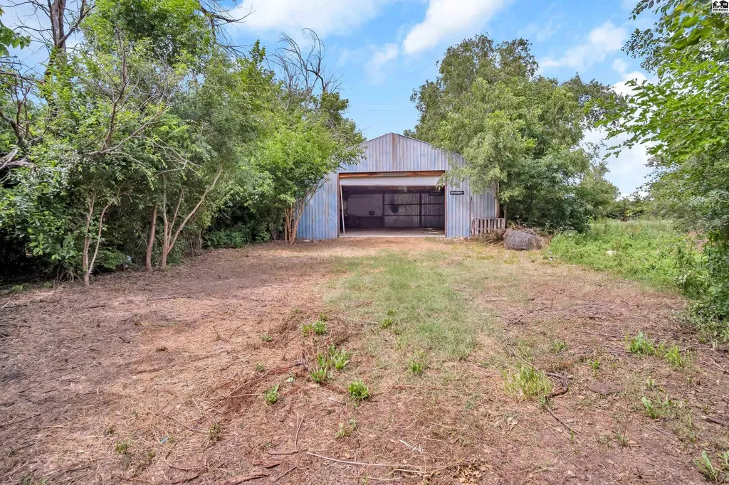 68 Morningside Street South Hutchinson KS 67505