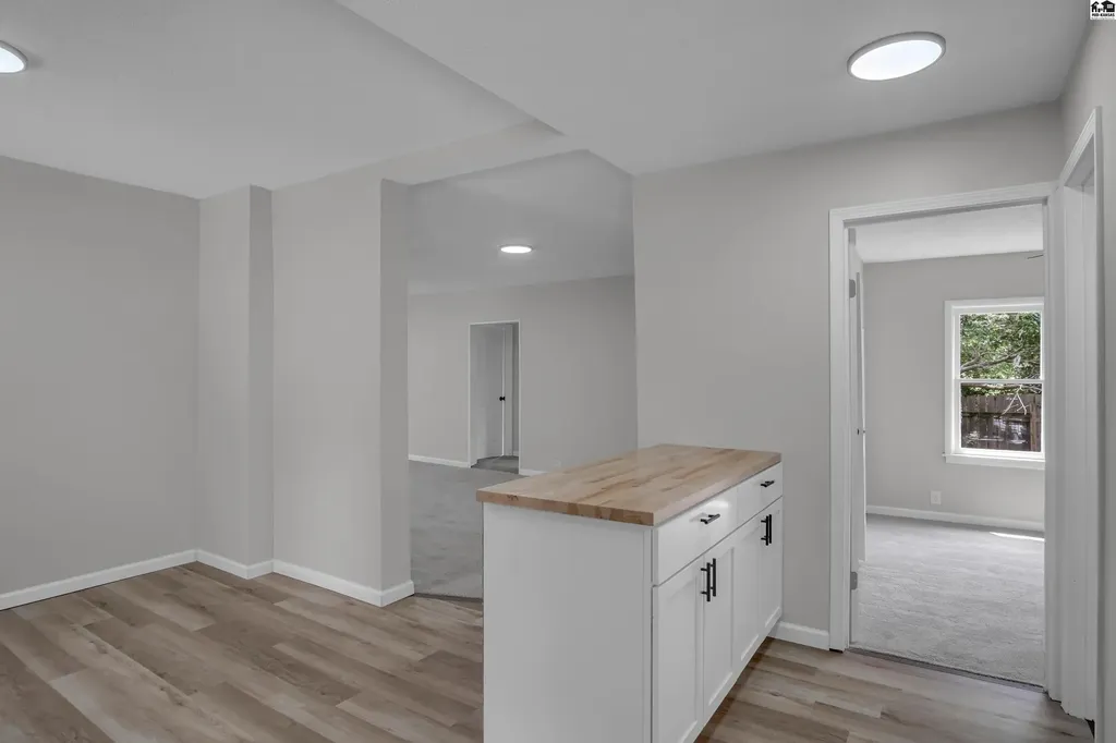 68 Morningside Street South Hutchinson KS 67505