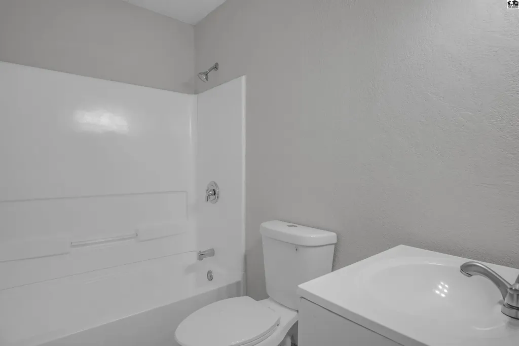 68 Morningside Street South Hutchinson KS 67505