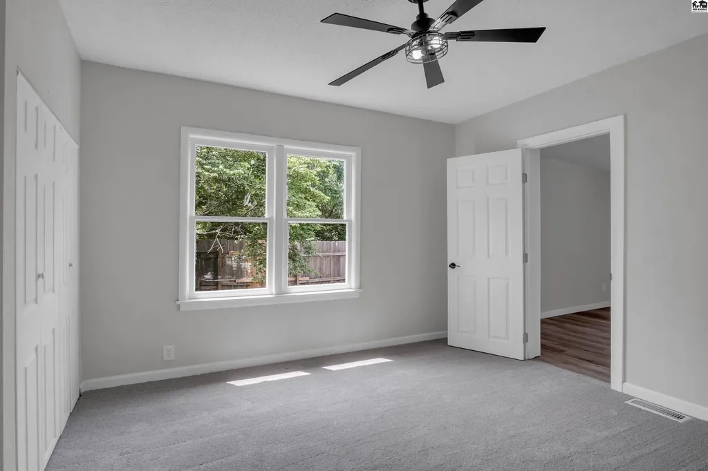 68 Morningside Street South Hutchinson KS 67505