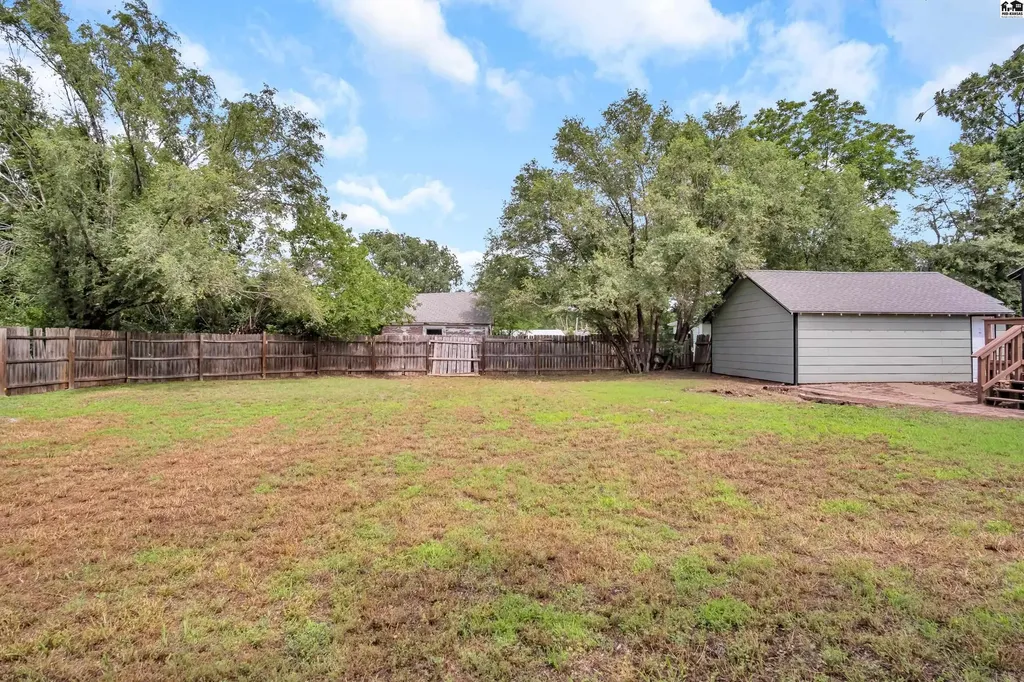 68 Morningside Street South Hutchinson KS 67505