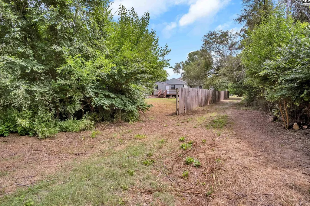 68 Morningside Street South Hutchinson KS 67505