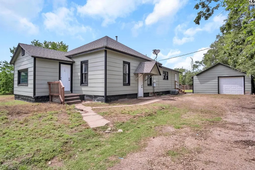 68 Morningside Street South Hutchinson KS 67505