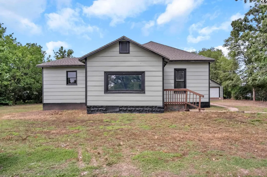 68 Morningside Street South Hutchinson KS 67505