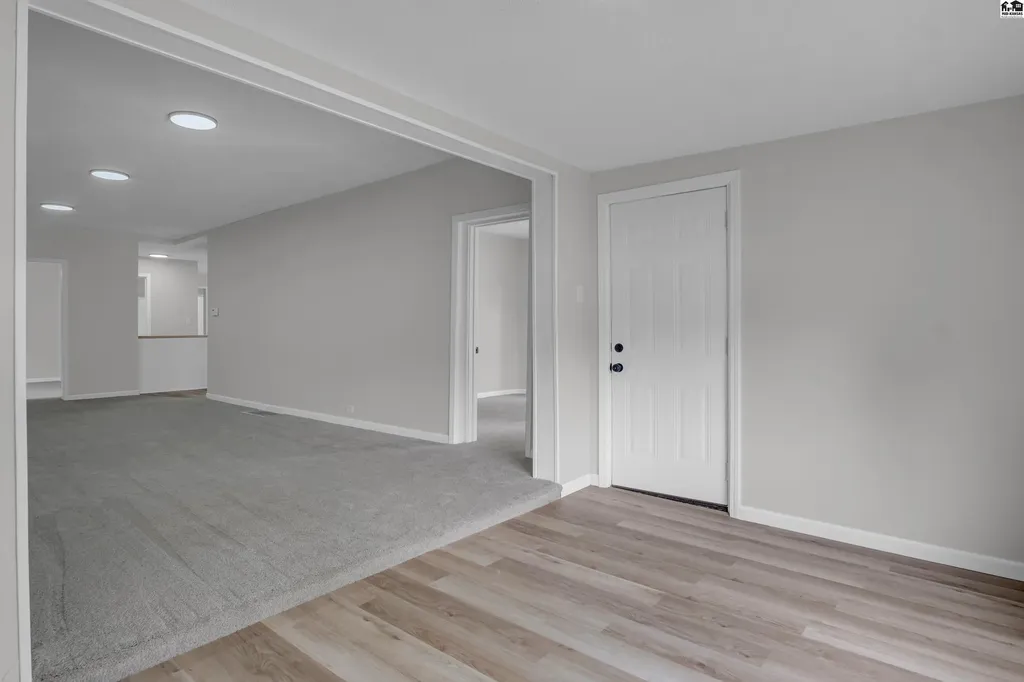 68 Morningside Street South Hutchinson KS 67505