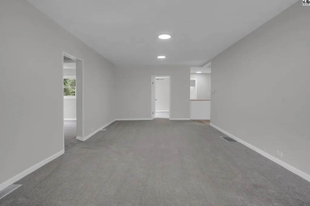 68 Morningside Street South Hutchinson KS 67505