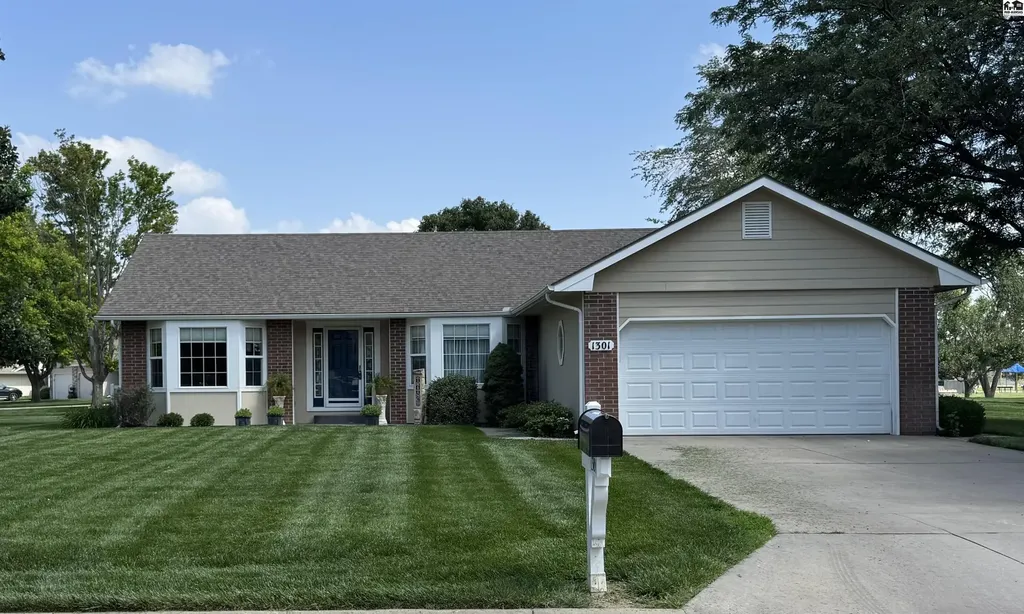 1301 Woodbridge Court Hutchinson KS 67502