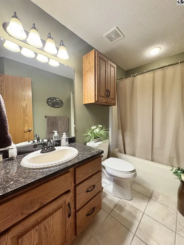 1301 Woodbridge Court Hutchinson KS 67502