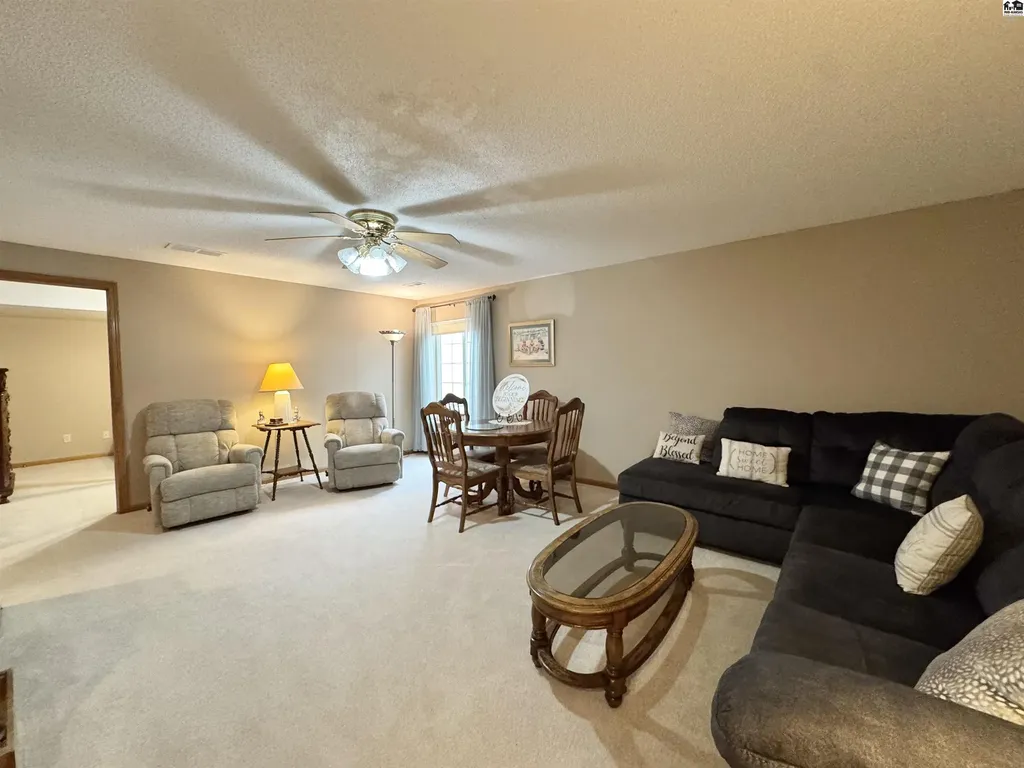 1301 Woodbridge Court Hutchinson KS 67502