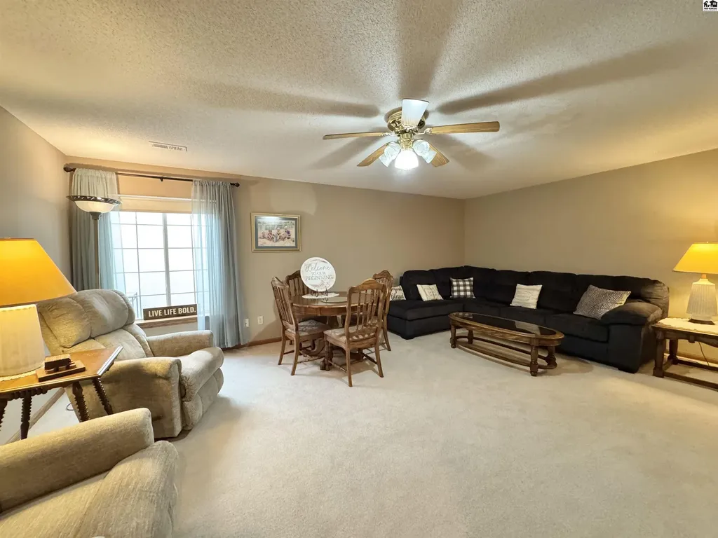 1301 Woodbridge Court Hutchinson KS 67502