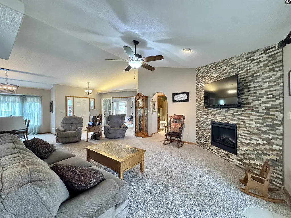 1301 Woodbridge Court Hutchinson KS 67502