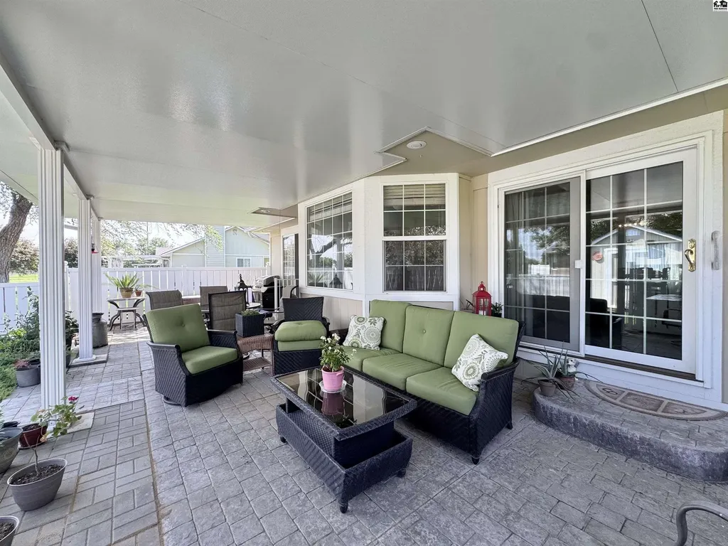 1301 Woodbridge Court Hutchinson KS 67502