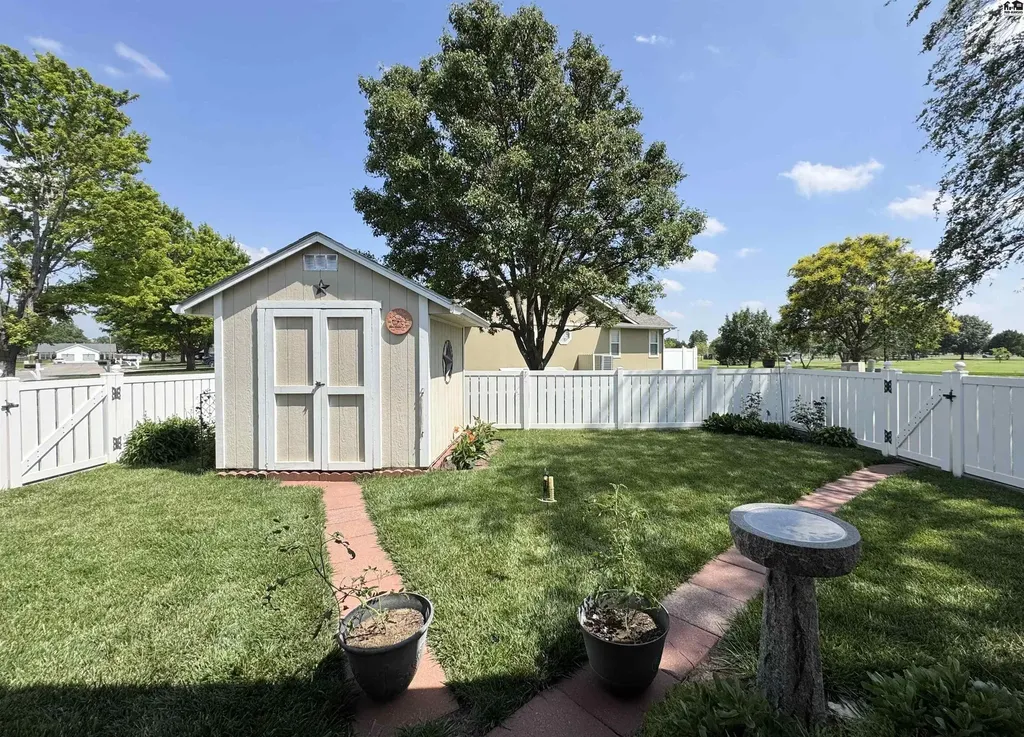 1301 Woodbridge Court Hutchinson KS 67502
